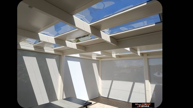 Réalisation d'une pergola à toit fixe ( abri de terrasse) modèle Aluloge par Mondial-Stores & Portails sur Saint Jean de soudain et sa région