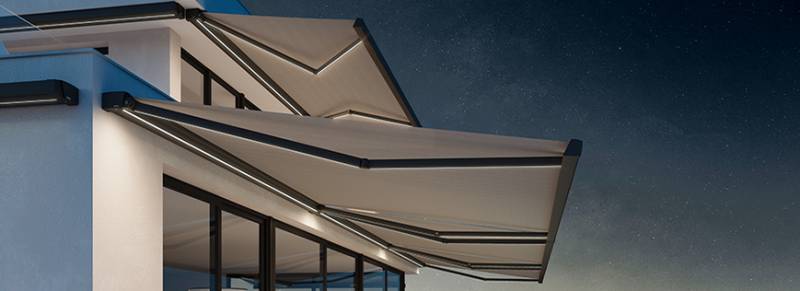 Destockage d'un store banne LLAZA modèle MACTIBOX 350-S RAL7016 à Ruy-Montceau proche de Bourgoin Jallieu